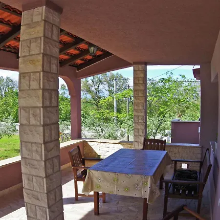 Spacious In With Garden Rakalj