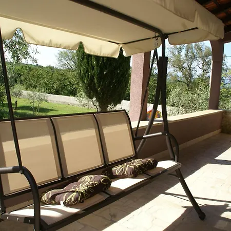 Spacious In With Garden