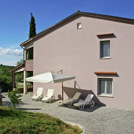 Spacious In With Garden Rakalj