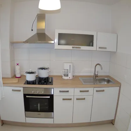 Spacious In With Garden