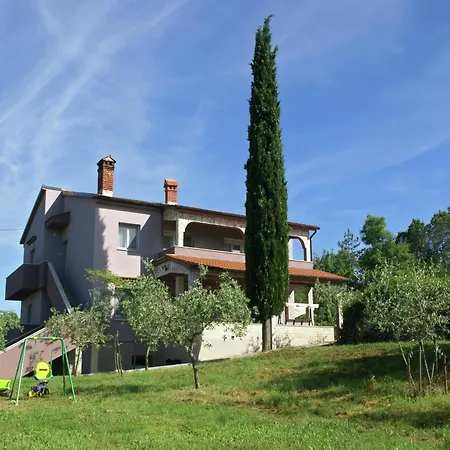 Apartment Spacious In With Garden Rakalj