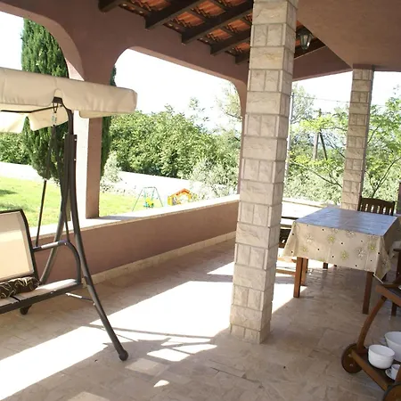 Spacious In With Garden Apartment