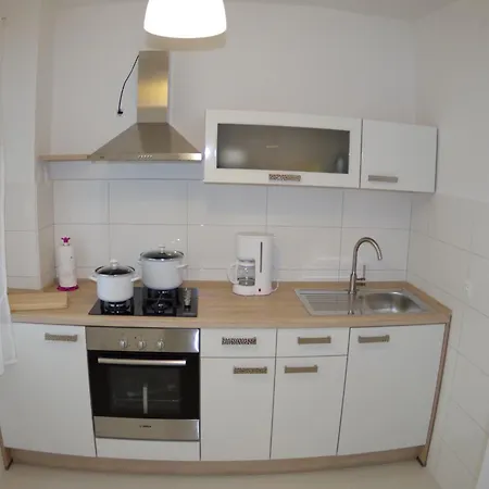 Spacious In With Garden