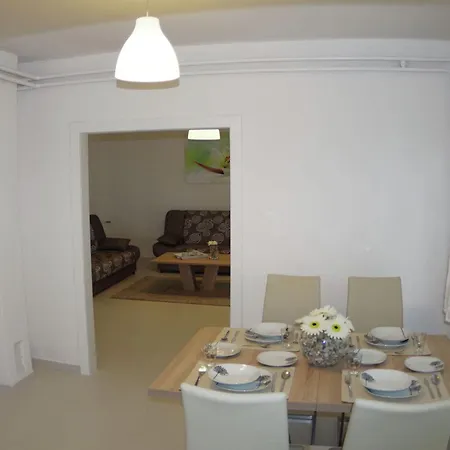 Spacious In With Garden Appartamento Rakalj