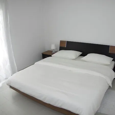 Spacious In With Garden Appartamento