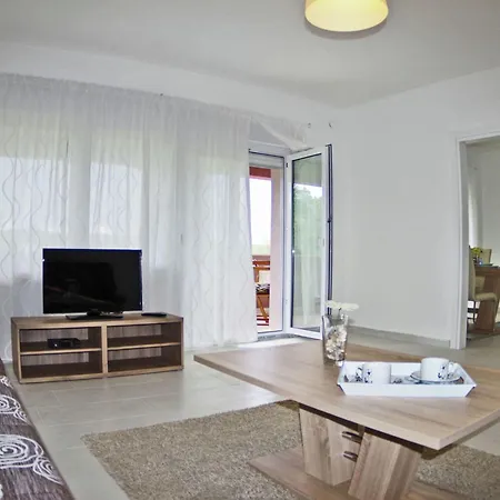 Spacious In With Garden Appartamento