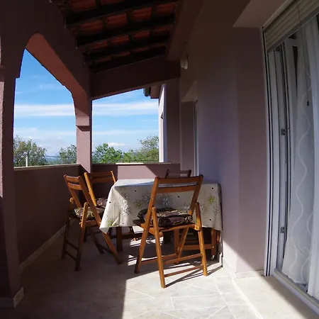 Spacious In With Garden * Rakalj