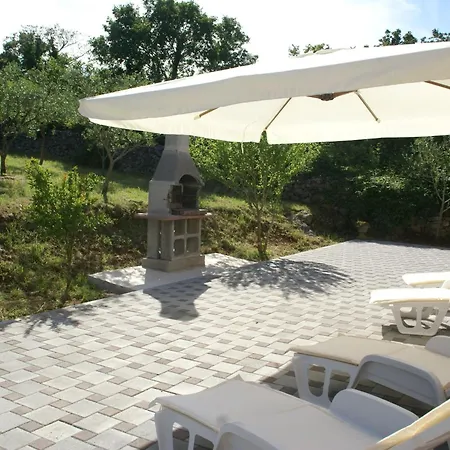 Spacious In With Garden Rakalj