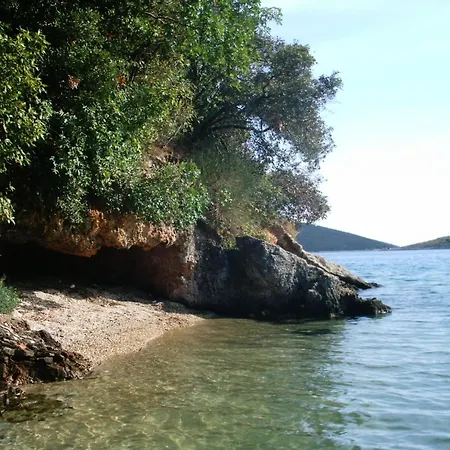 Appartamento Spacious In With Garden Rakalj