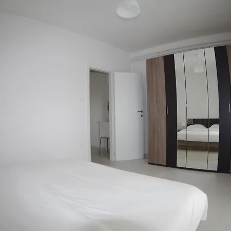 Appartamento Spacious In With Garden *