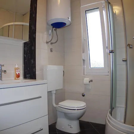 Spacious In With Garden Rakalj