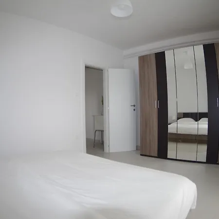 Spacious In With Garden Rakalj