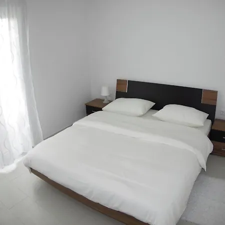 Spacious In With Garden * Rakalj
