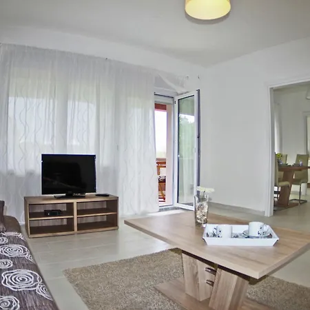 Spacious In With Garden * Rakalj