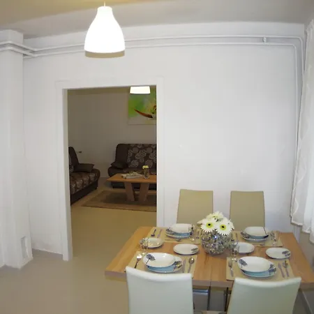 Spacious In With Garden 아파트